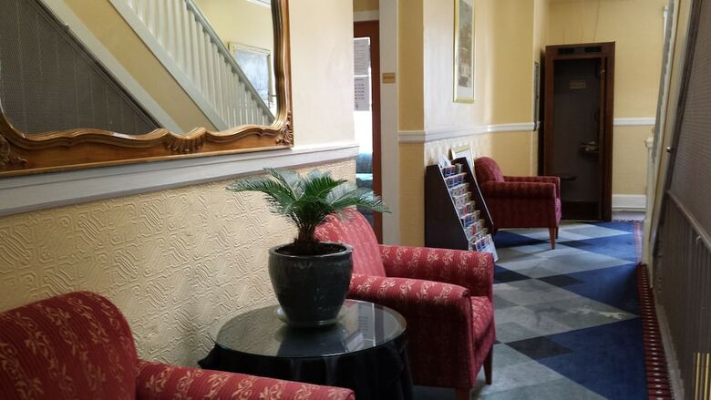 Albergue El Capitan Hotel