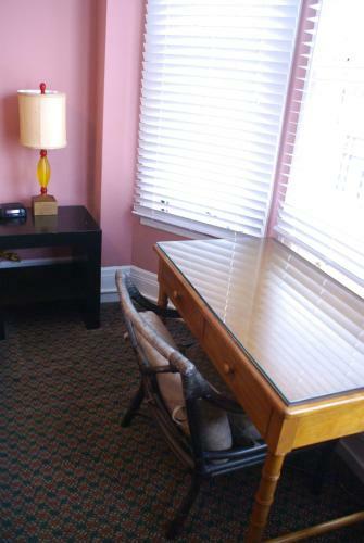 Dakota Hostel And Hotel