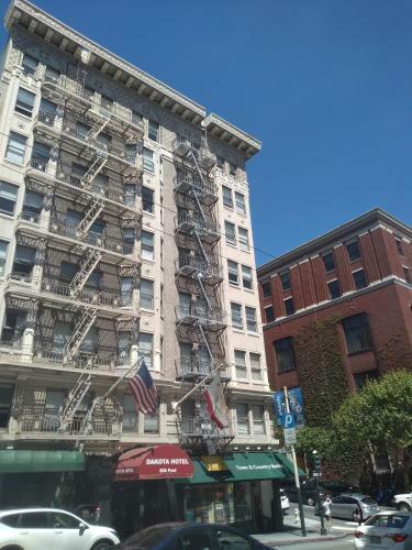 Dakota Hostel And Hotel