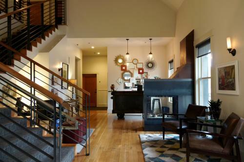 Bed & Breakfast Hanford House Inn