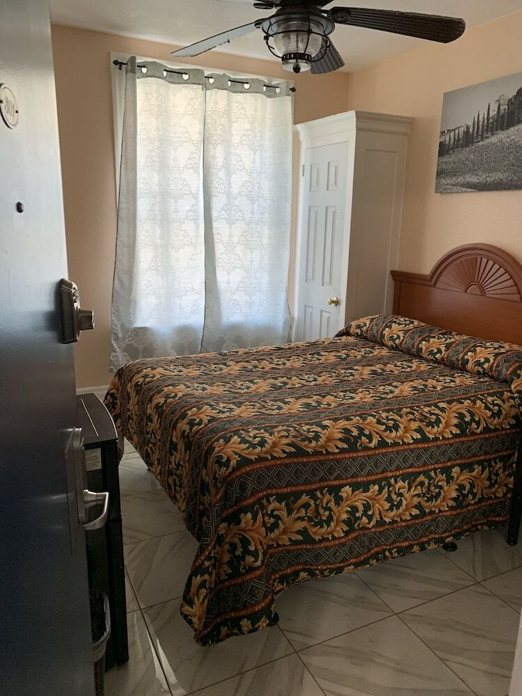 Hotel The Adrian