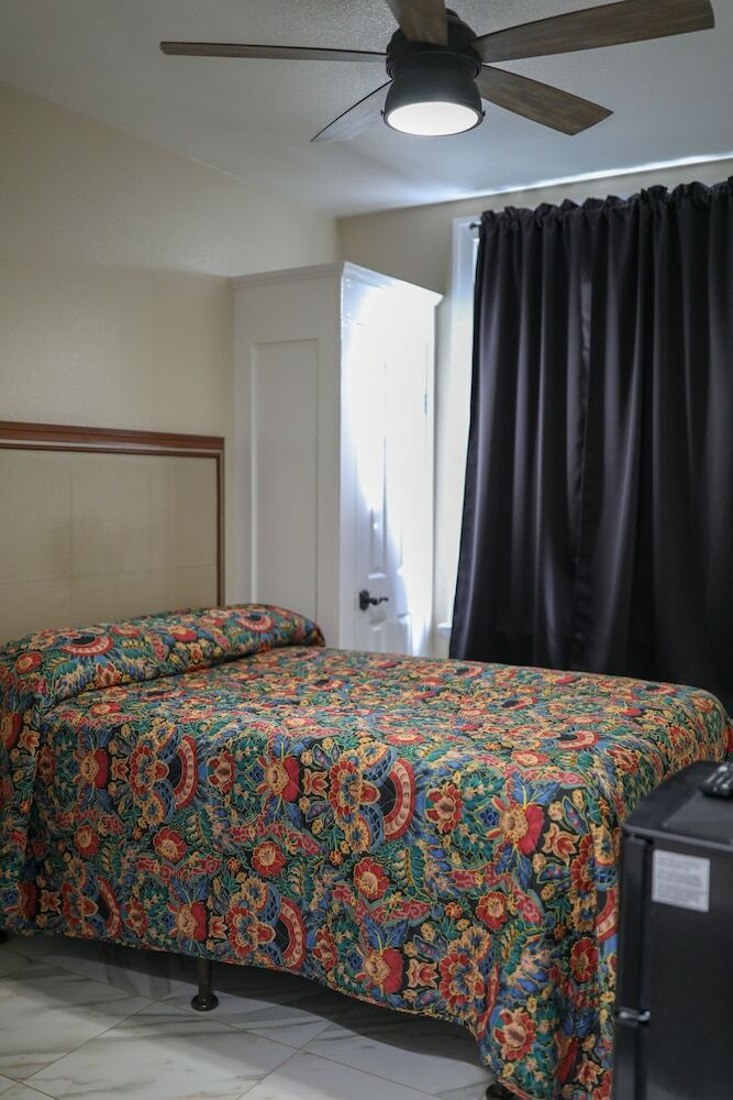 Hotel The Adrian