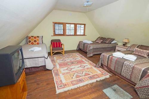 Azure Avenue Holiday Home 1