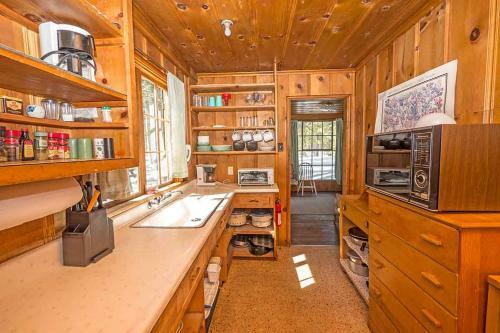 Azure Avenue Holiday Home 1