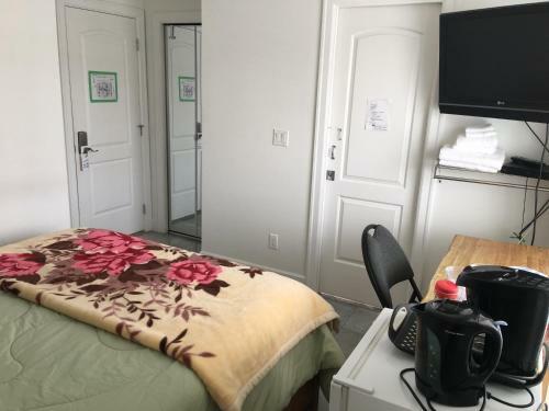 Hostal White House Bed And Breakfast