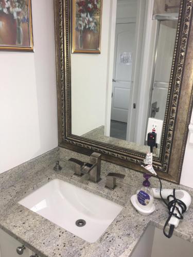 Hostal White House Bed And Breakfast