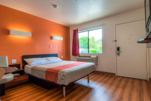 Motel 6 Temecula - Historic Old Town