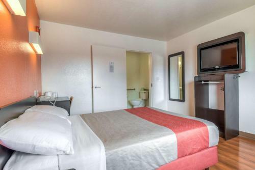 Motel 6 Temecula - Historic Old Town