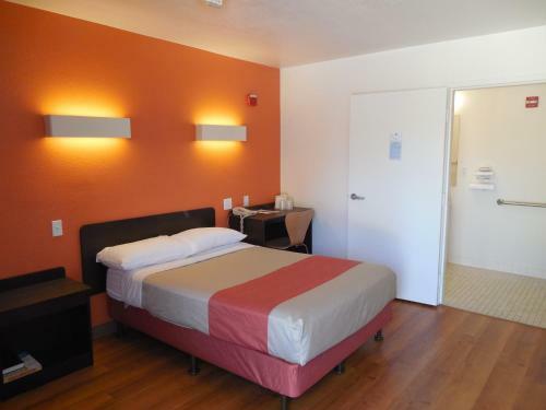 Motel 6 Temecula - Historic Old Town