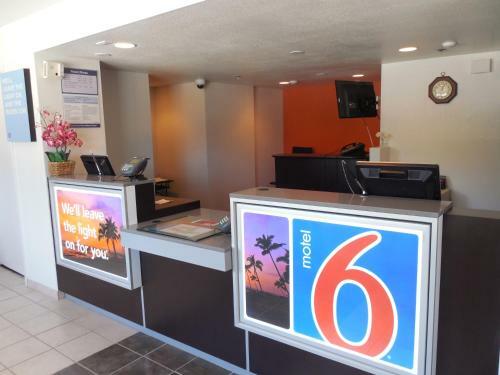 Motel 6 Temecula - Historic Old Town
