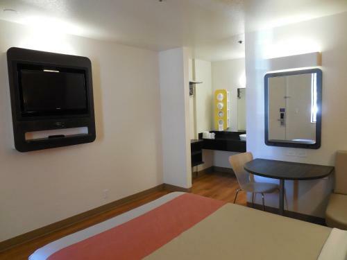 Motel 6 Temecula - Historic Old Town