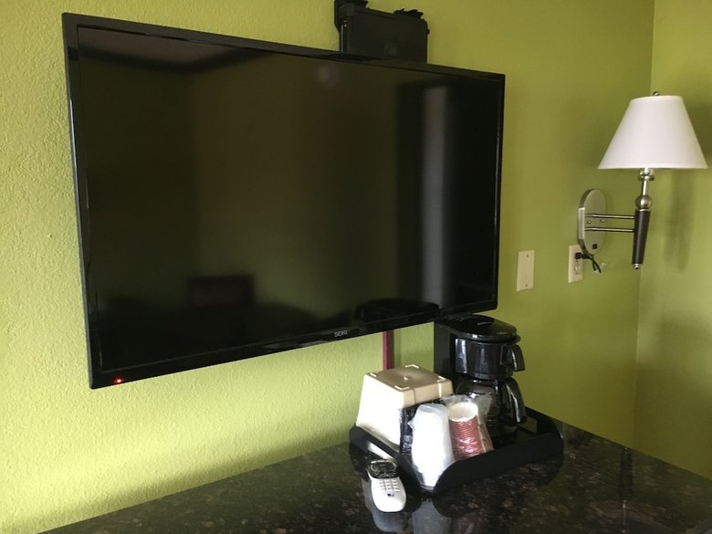 Motel Del Amo Inn