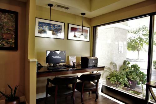 Hotel Comfort Suites Tulare