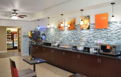 Hotel Comfort Suites Tulare