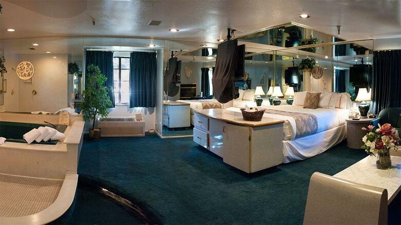 Postmarc Hotel And Spa Suites