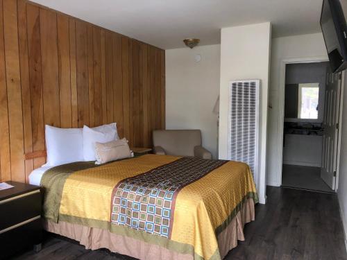 Motel Cedar Inn & Suites