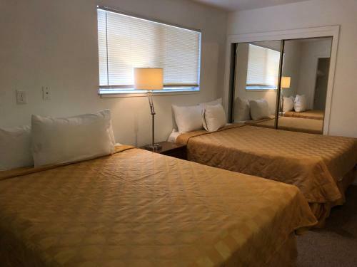 Motel Cedar Inn & Suites