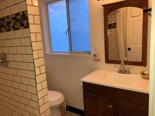 Motel Cedar Inn & Suites