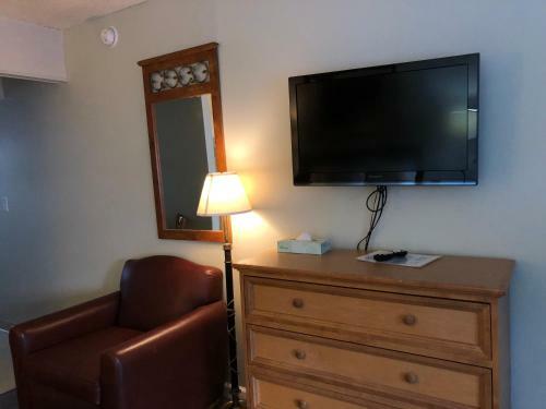 Motel Cedar Inn & Suites