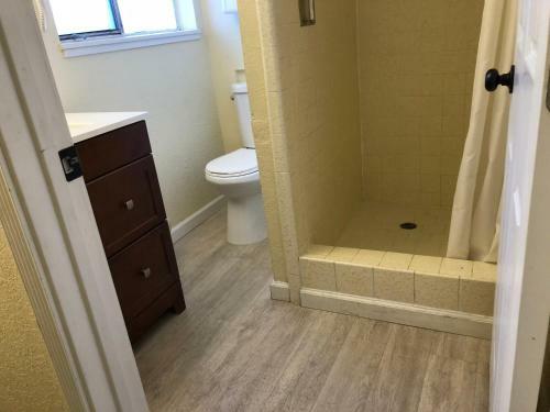 Motel Cedar Inn & Suites