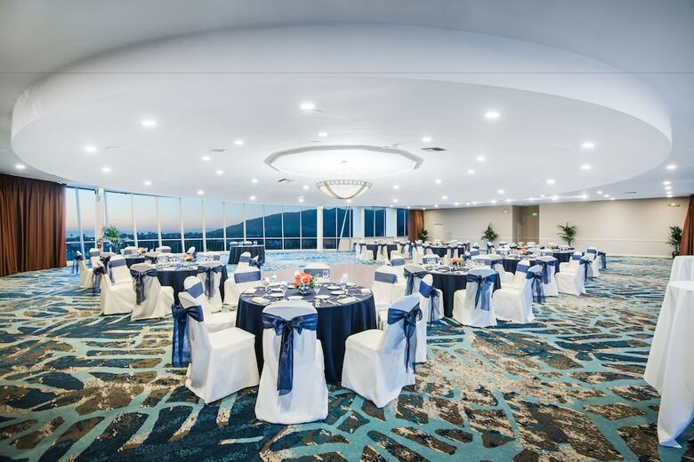 Crowne Plaza Hotel Ventura Beach