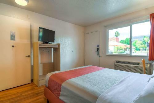 Motel 6 Westminster South - Long Beach Area