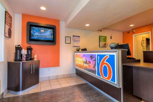Motel 6 Westminster South - Long Beach Area