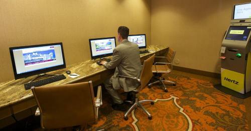 Hotel Woolley's Classic Suites Denver Airport