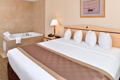 Hotel Lexington Inn & Suites