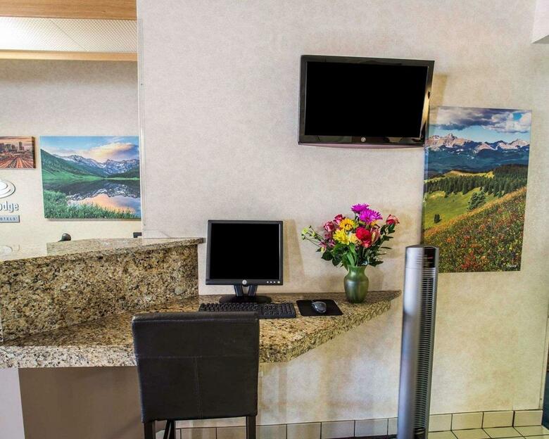 Hotel Econo Lodge Denver International Airport