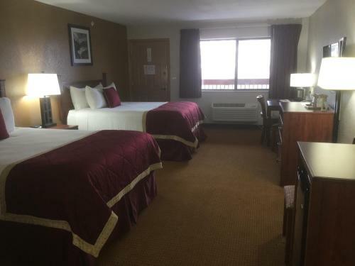 Hotel Baymont By Wyndham Cortez
