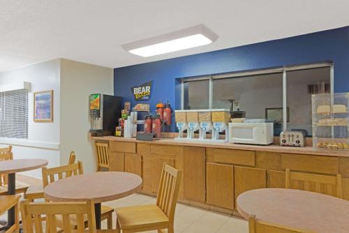 Hotel Travelodge Cortez