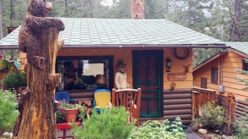 Hotel Pine Haven Resort