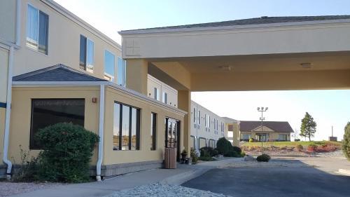 Hotel Tyme Square Inn & Suites