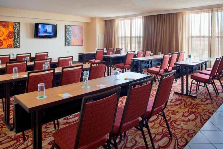 Hotel Courtyard By Marriott Pueblo