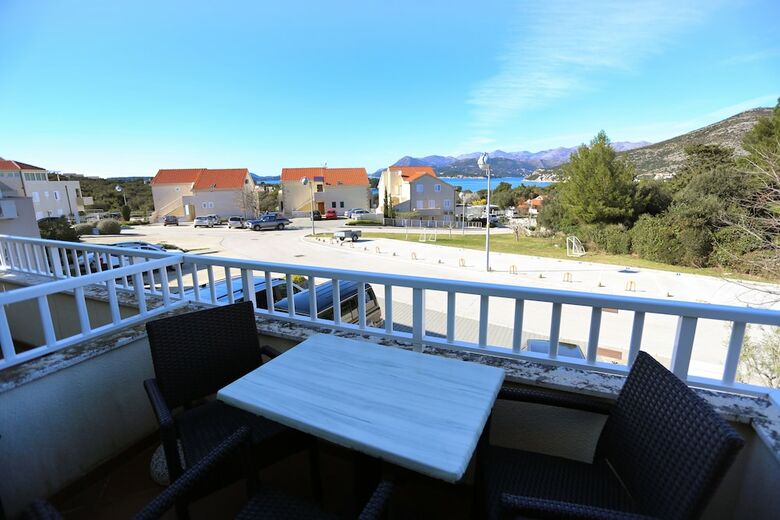 Hotel Pervanovo Apartments
