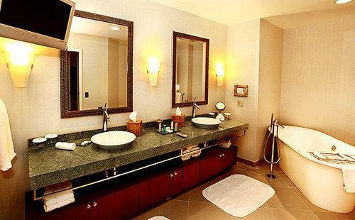 The Waterfront Beach Resort, A Hilton Hotel