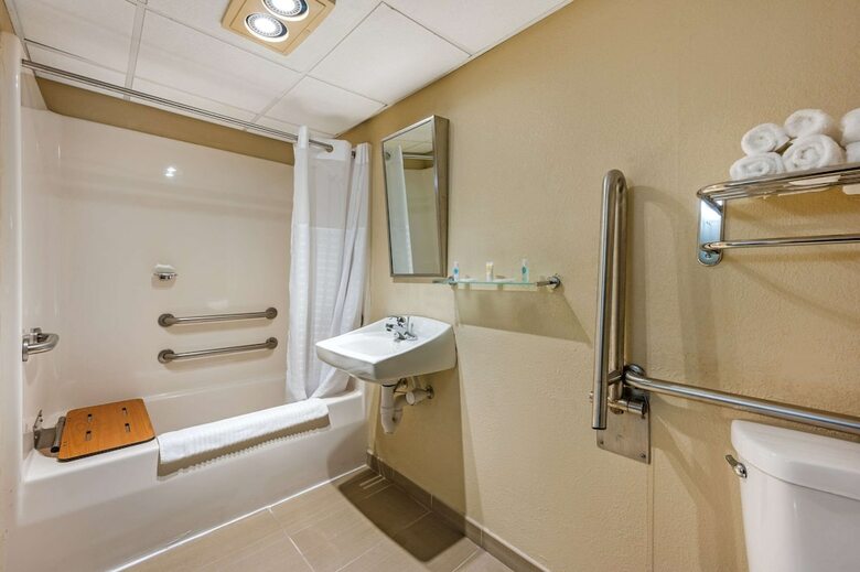 Hotel Comfort Inn And Suites East Hartford