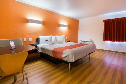 Motel 6 - Tampa Fairgrounds