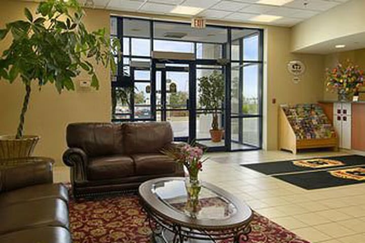 Hotel Super 8 Mississauga
