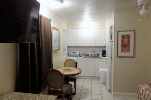 Motel Daytona Shores Inn And Suites