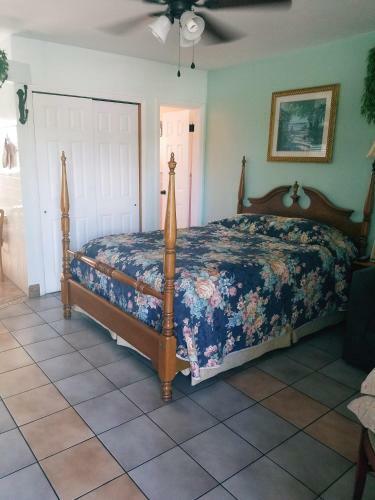 Silver Sands Motel