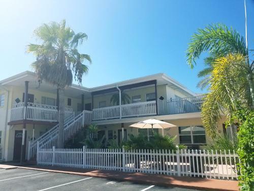 Silver Sands Motel