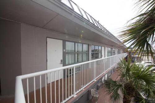 Hotel Econolodge Oceanfront