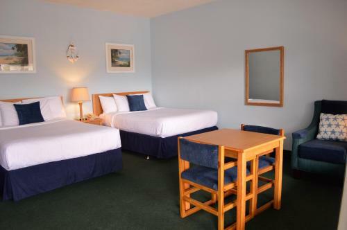Hotel Dockside Inn & Resort