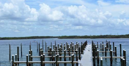 Hotel Dockside Inn & Resort