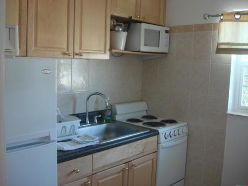 Motel Breakaway Inn Guest House