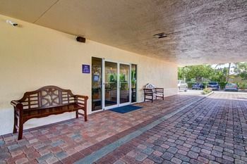 Hutchinson Island Plaza Hotel & Suites