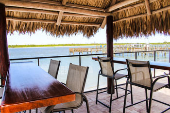 Hutchinson Island Plaza Hotel & Suites