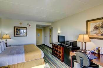 Hutchinson Island Plaza Hotel & Suites